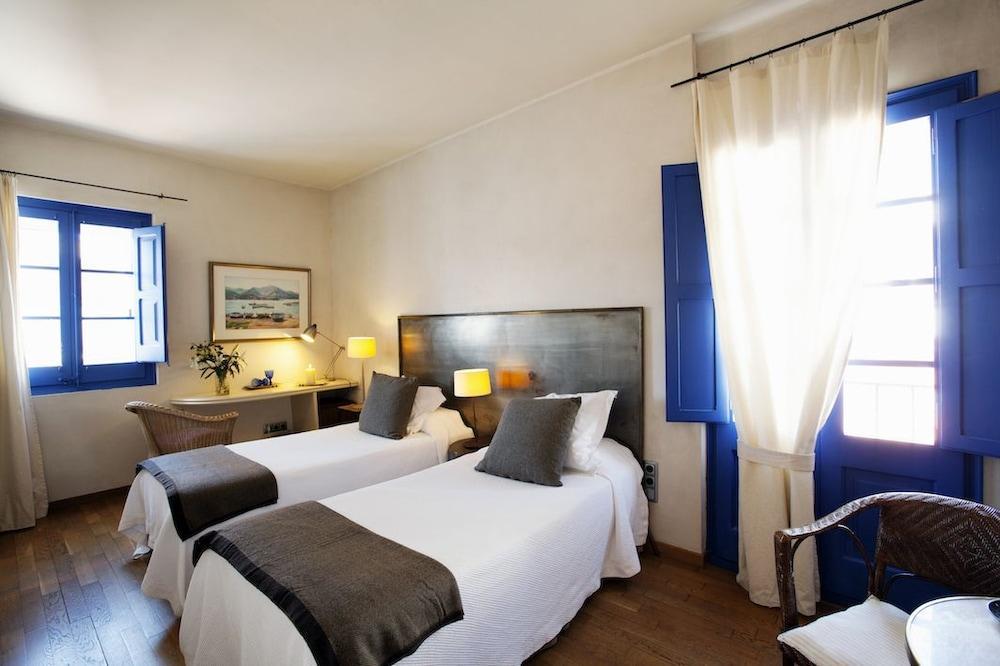 Hostal De La Placa Cabrils Exterior photo
