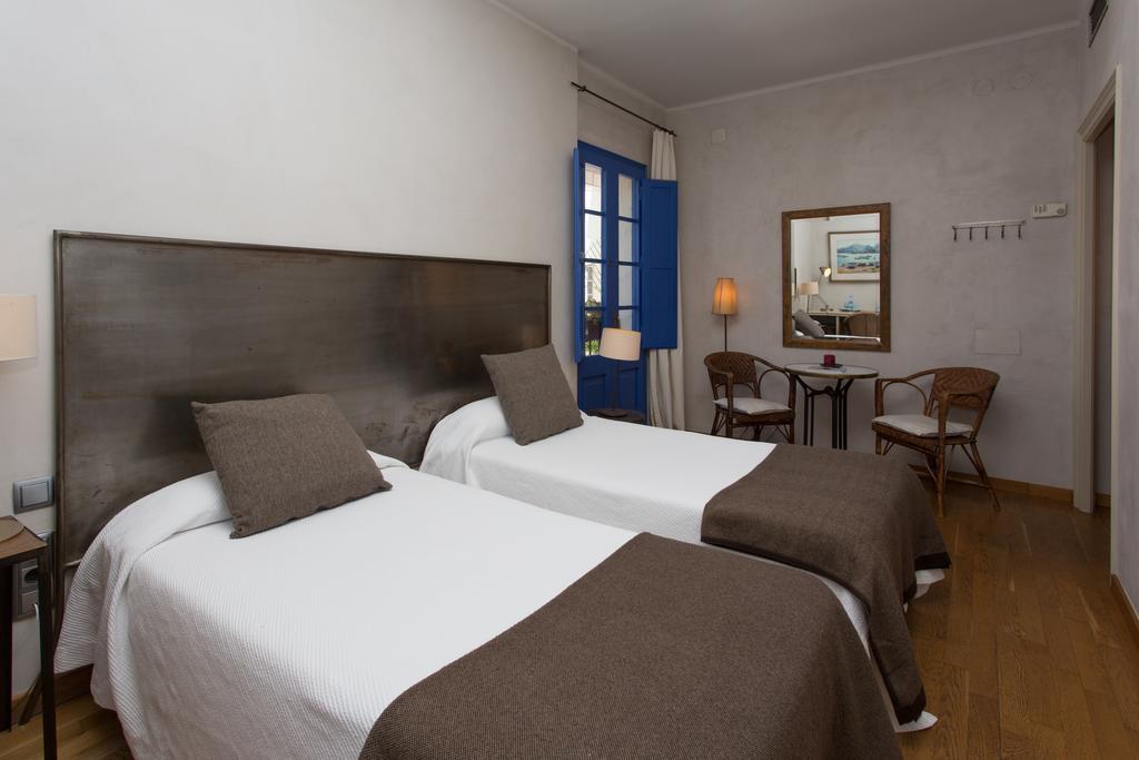Hostal De La Placa Cabrils Exterior photo